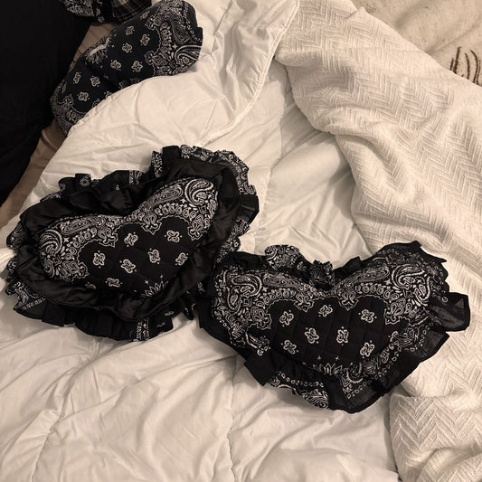 Cora pillow